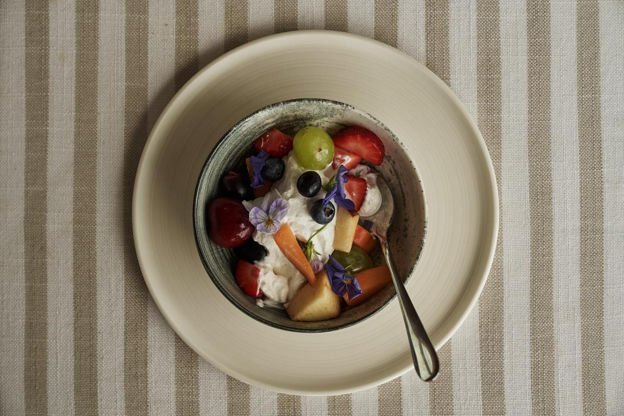 The Newel Psychiko Otel Atina Dış mekan fotoğraf Fruit salad